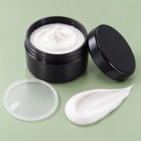 Recipiente preto com obturador de 50 ml