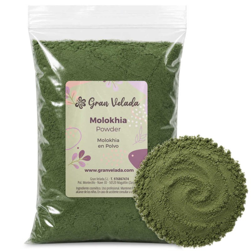 Saco de molokhia em pó com uma amostra de pó verde ao lado