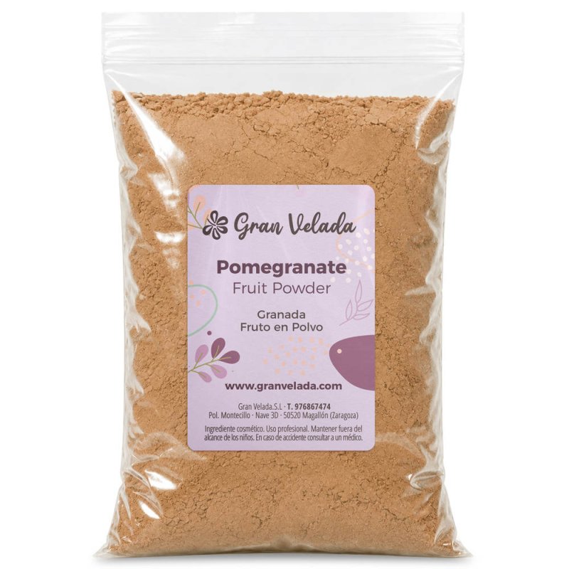 Saco de fruto de romã em pó sobre fundo branco