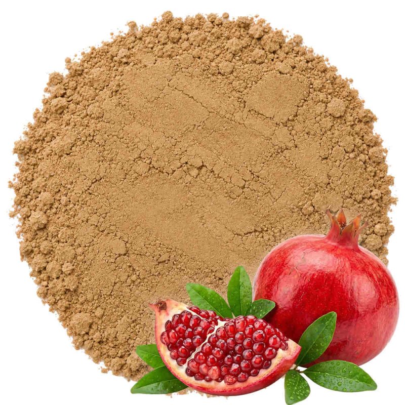 Détail de fruit de grenade en poudre avec des grenades entières et ouvertes