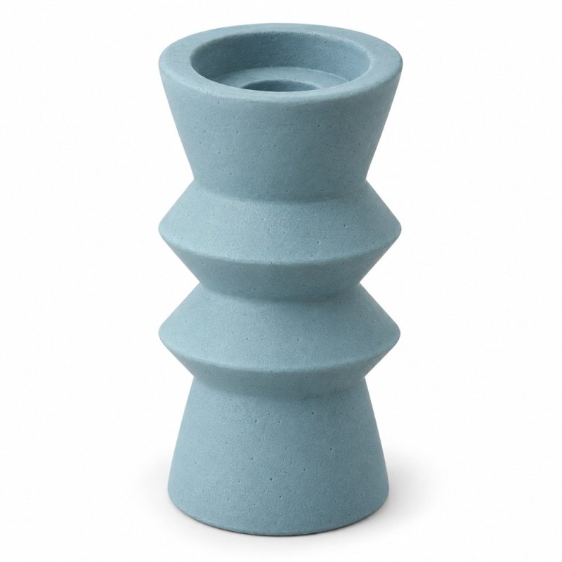 Portavelas geométrico azul de dos anillos sin vela sobre fondo blanco