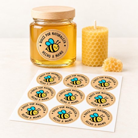 Pegatinas abejita Dulce por naturaleza Hecho a mano en un tarro de miel y blíster de 9 junto a una vela.