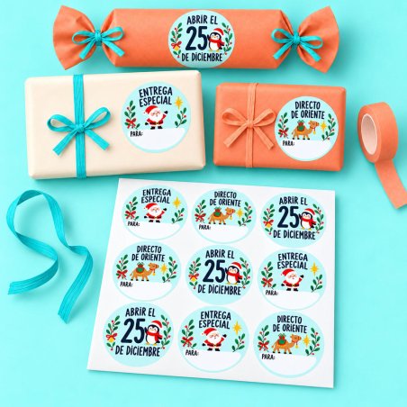 Pegatinas de personajes de Navidad para regalos con su blíster de 9 pegatinas.