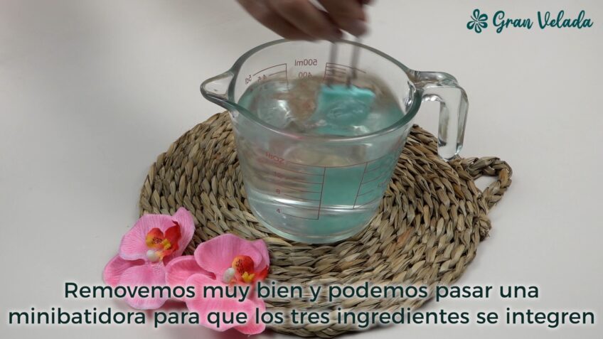 Te enseñamos a hacer tu propia agua para la Plancha perfumada casera.