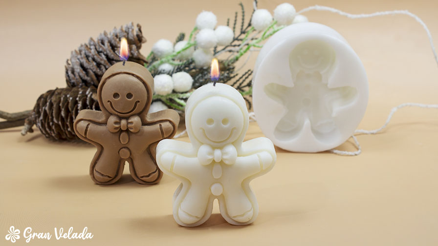 Duas velas de Natal em forma de boneco de biscoito feitas com o kit da Gran Velada