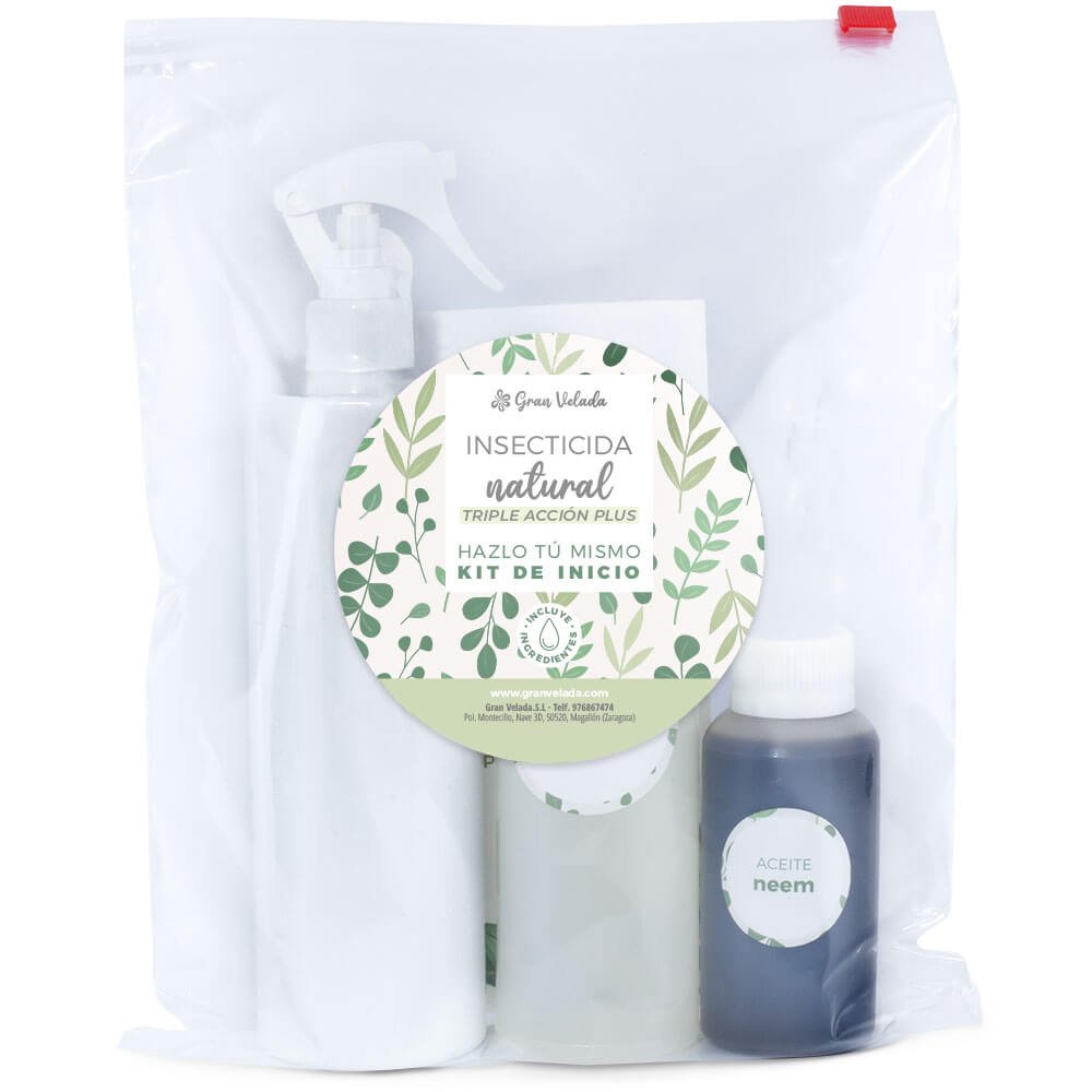Bolsa con los materiales del kit de neem y jabón potásico de Gran Velada