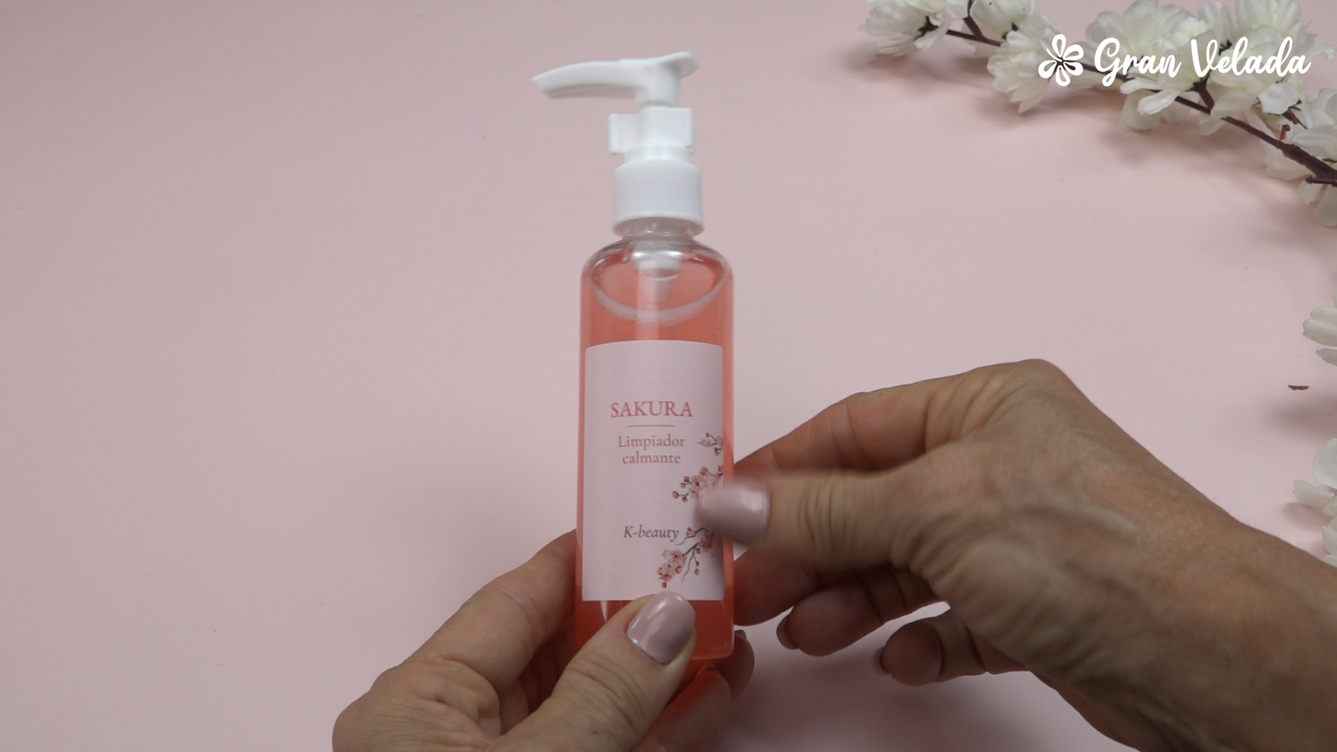 Etiquetar el limpiador facial Sakura