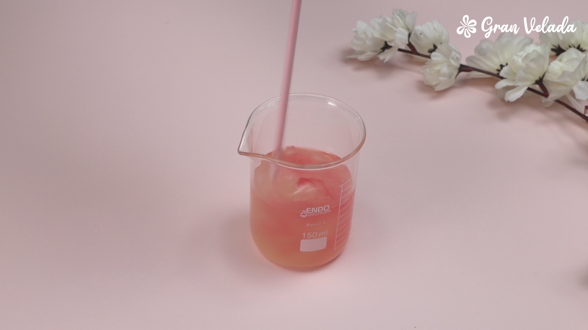 Mezclar la bruma facial rosada