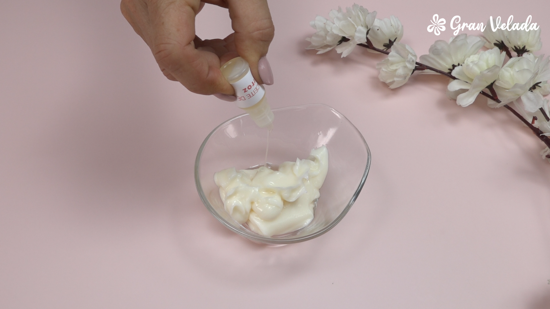 Incorporar aceite de arroz a la crema
