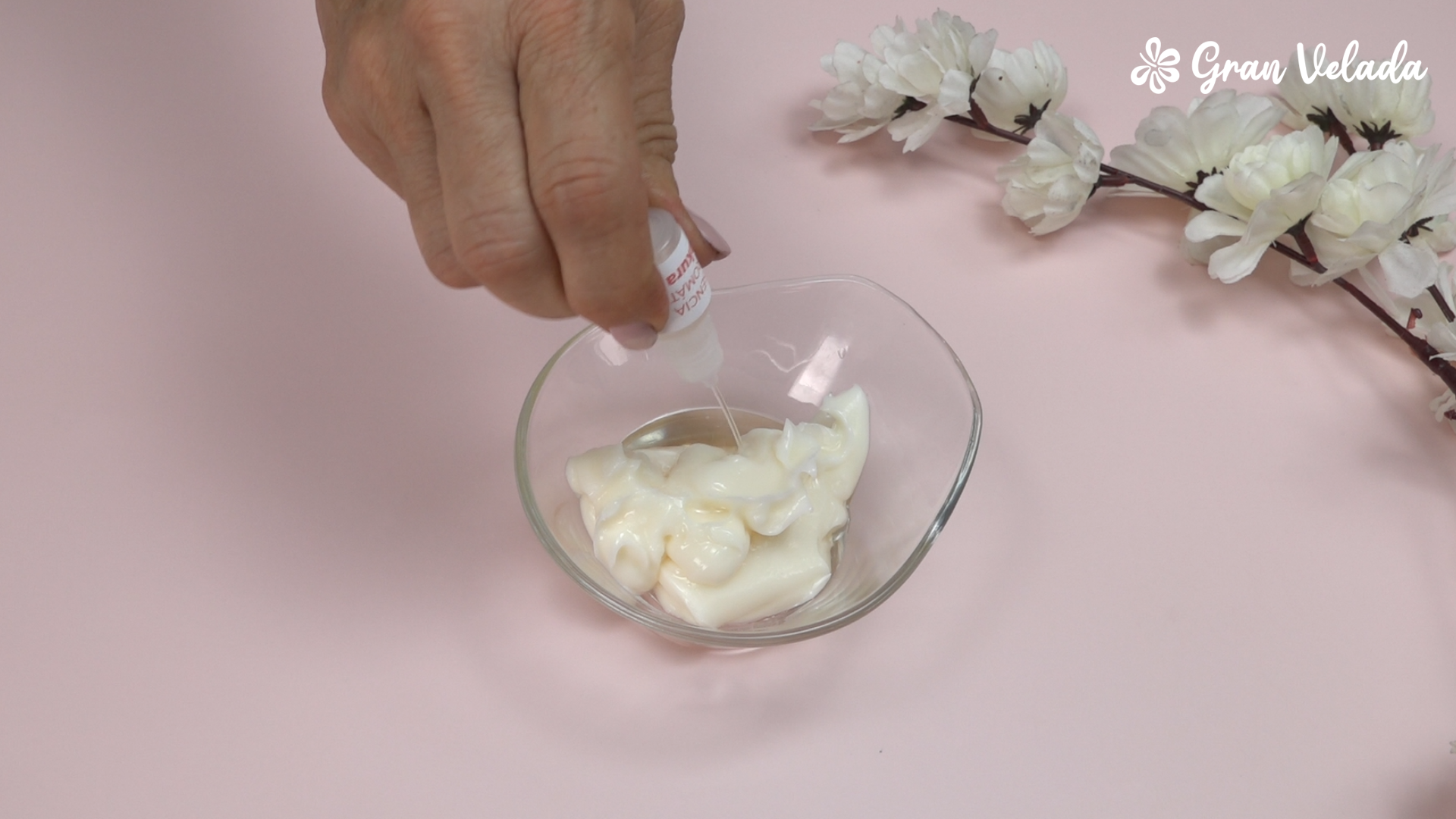 Añadir esencia aromática a la crema