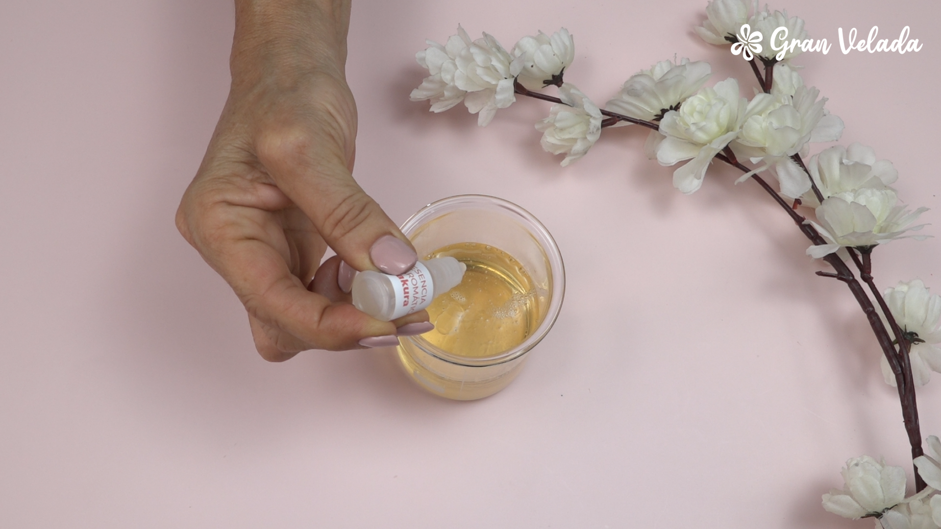 Añadir esencia Sakura al gel facial