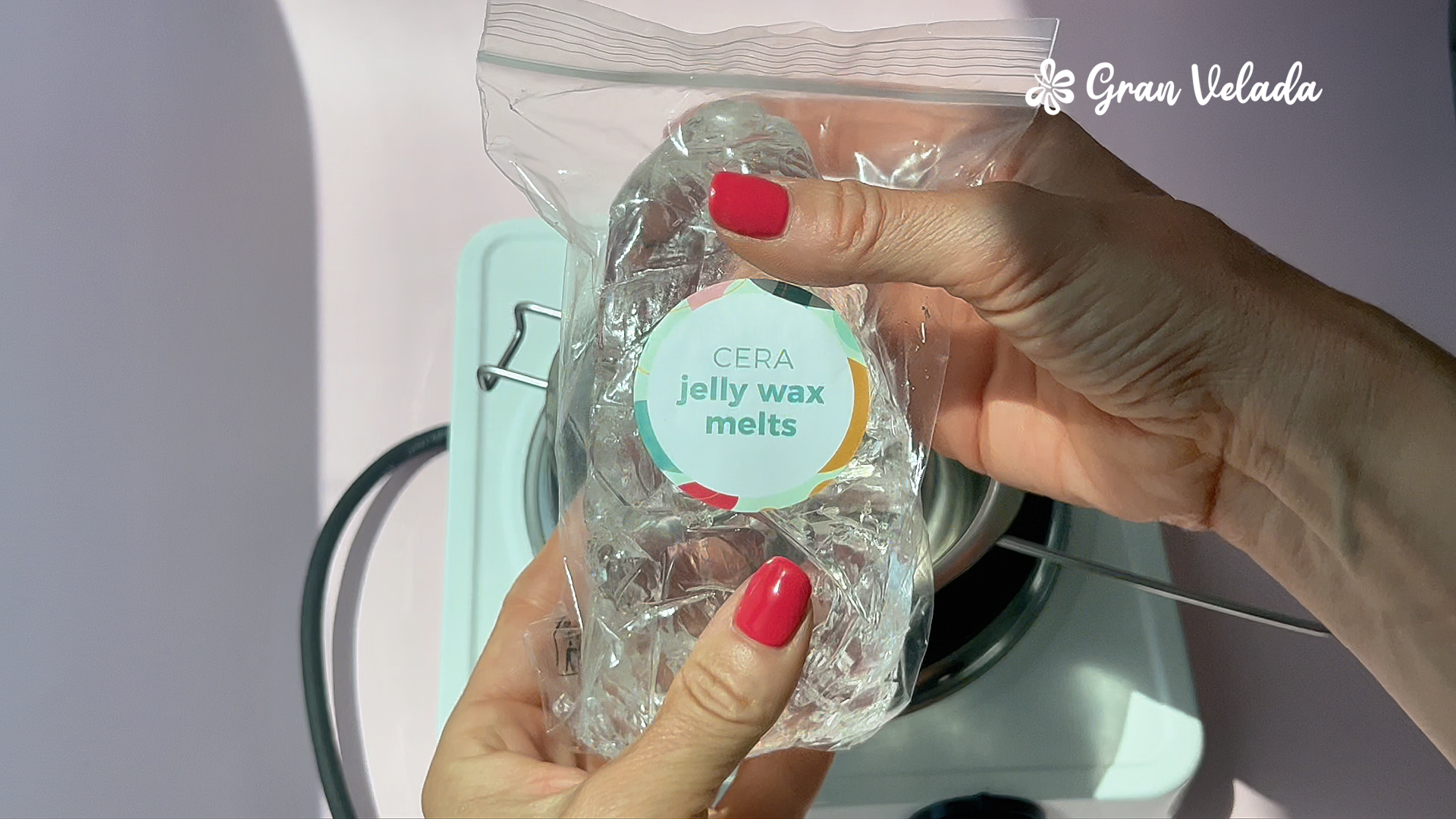 Cera jelly transparente del kit antes de cortarla y fundirla