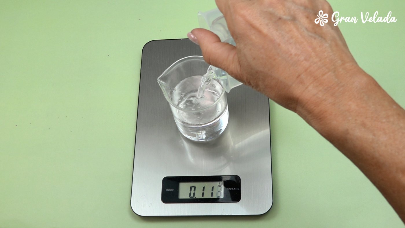 Pesado del agua en un recipiente separado