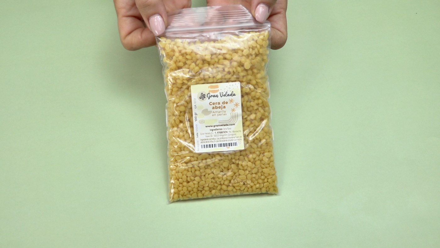 Cera de abeja amarilla utilizada en la receta