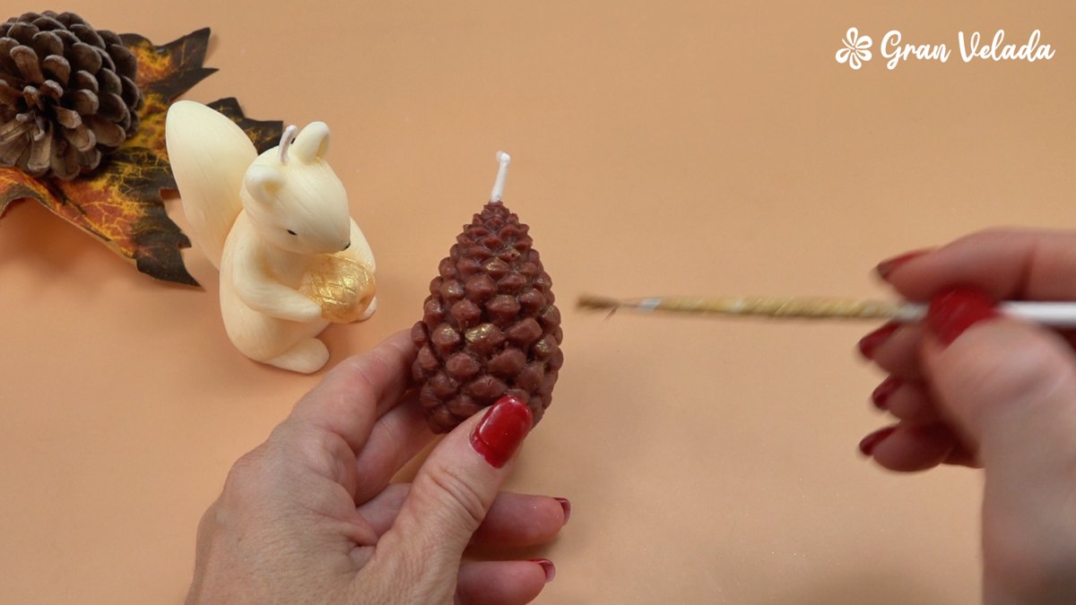 Pincelado dorado de la piña