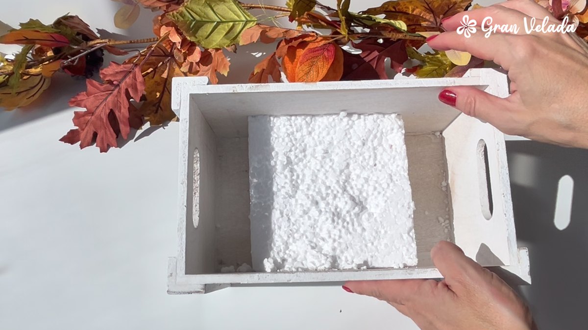 Caja de madera con el bloque de sujeción del bouquet