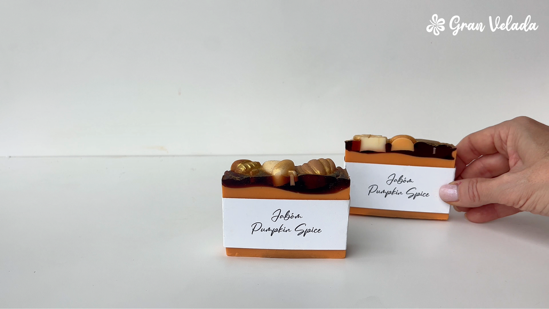 Pastillas de jabón Pumpkin Spice presentadas con sus tiras de cartón