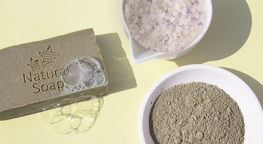Argiles, sels et gommages à ajouter au savon de bricolage à la glycérine